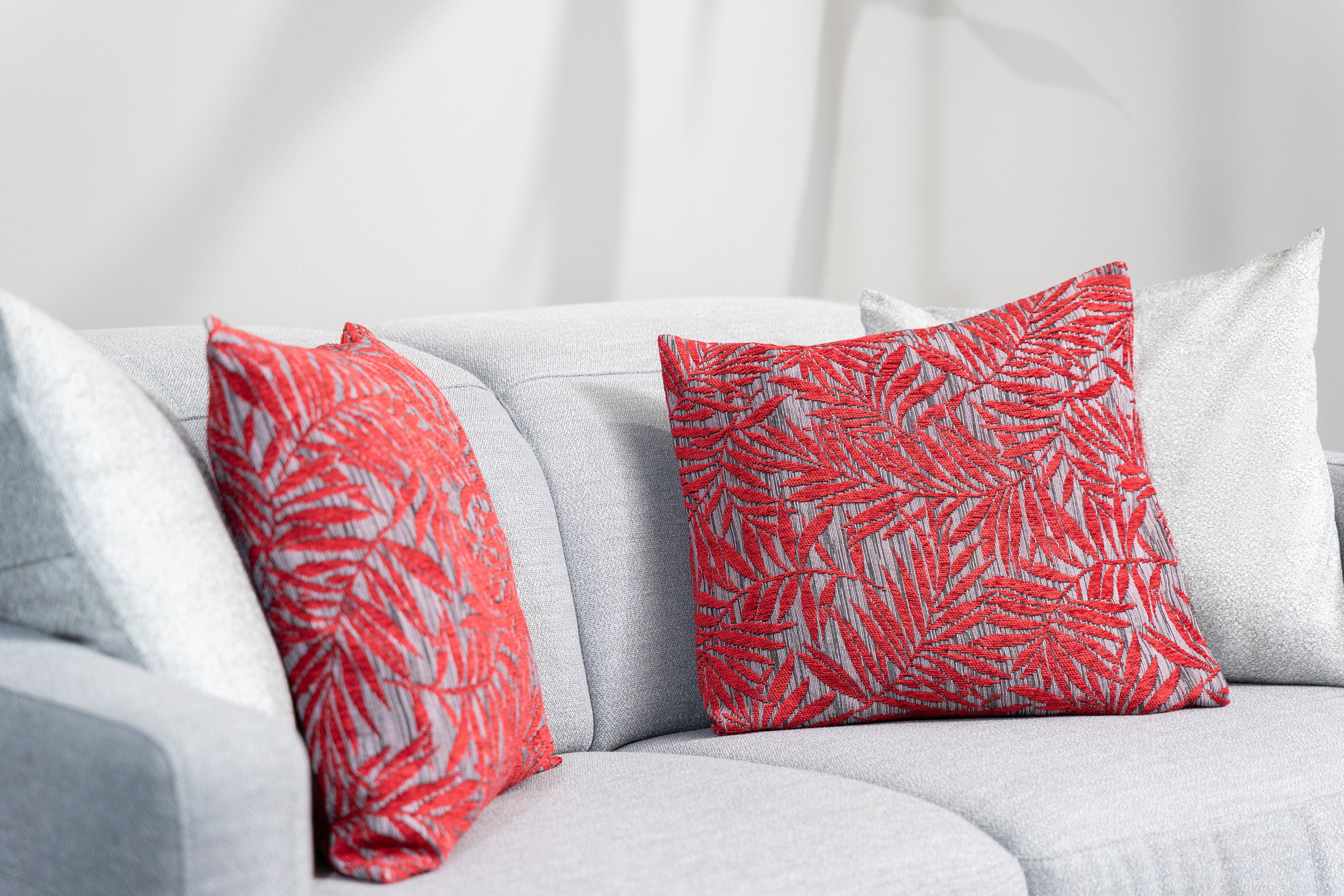 Red Lanceolate Cushion